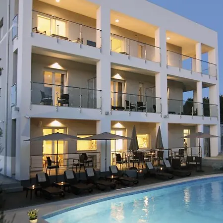 فندق مبيت وإفطار Oasiss 4*