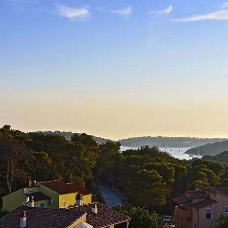 Oasiss לינה וארוחת בוקר 4*