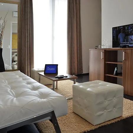 Oasiss לינה וארוחת בוקר 4*