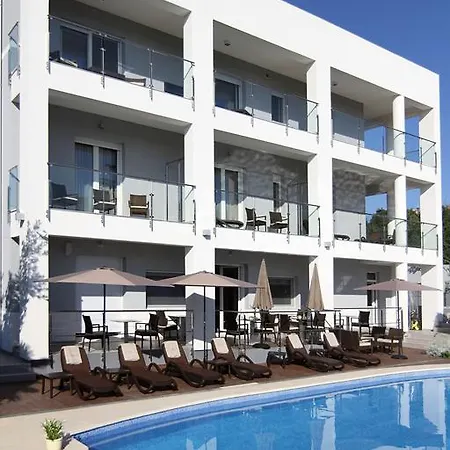 לינה וארוחת בוקר Oasiss וינקורן