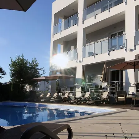 לינה וארוחת בוקר Oasiss וינקורן