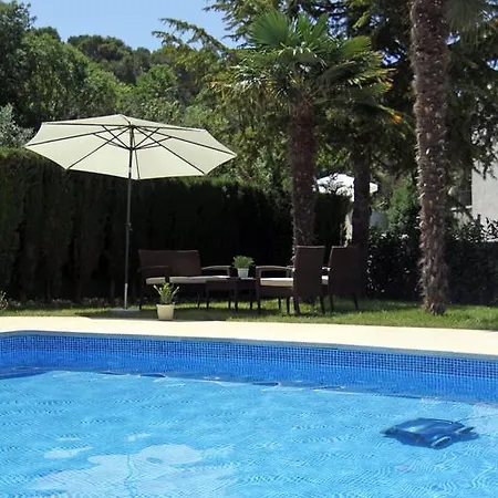 לינה וארוחת בוקר Oasiss 4*