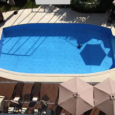 לינה וארוחת בוקר Oasiss וינקורן